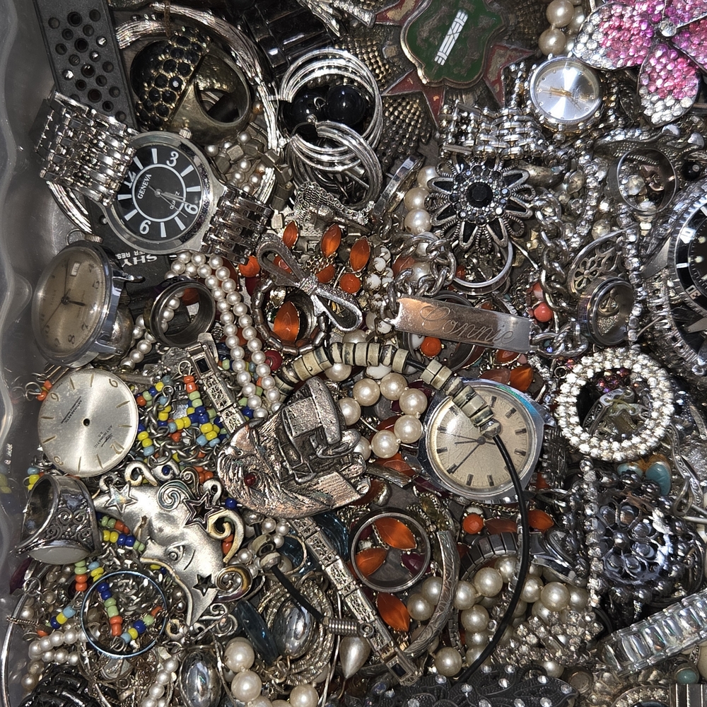 HUGE LOT SILVER TONE JUNK JEWELRY - Picture 5 of 8